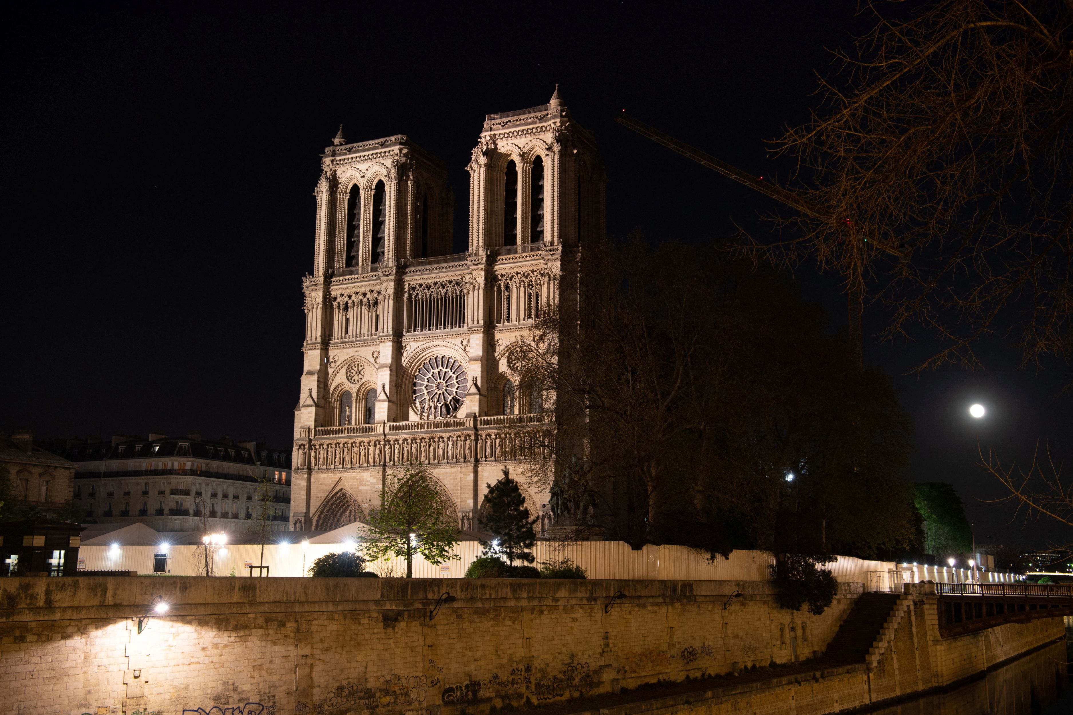 Cum arată Catedrala Notre-Dame, la un an de la incendiul devastator. O mică slujbă va fi ținută în Vinerea Mare a catolicilor