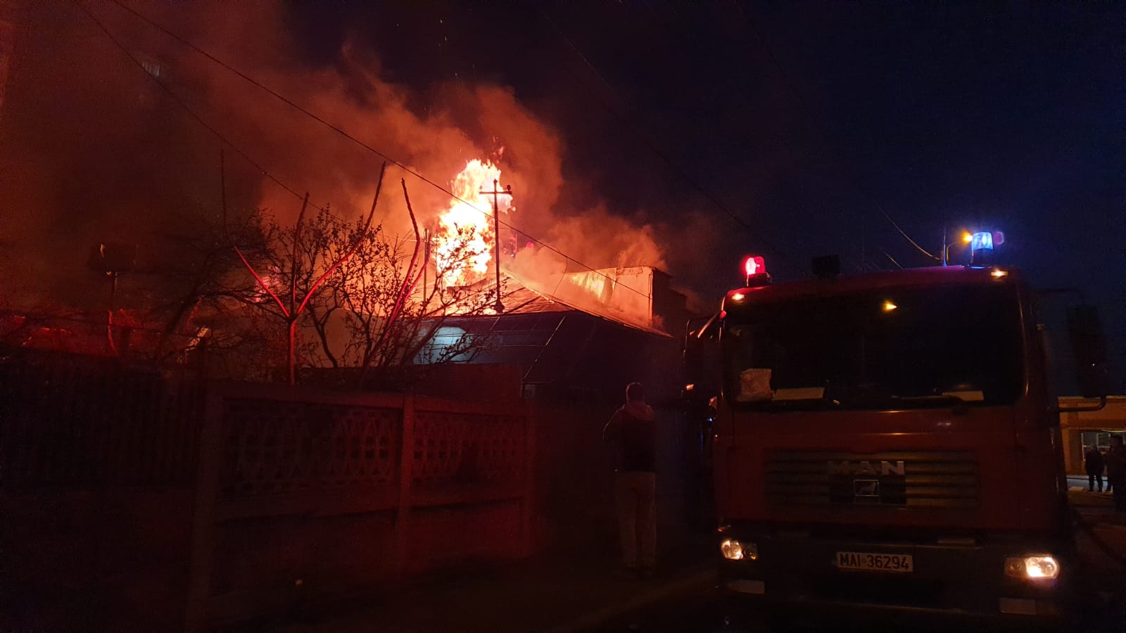 Patru case distruse, după un incendiu puternic în cartierul Ferentari