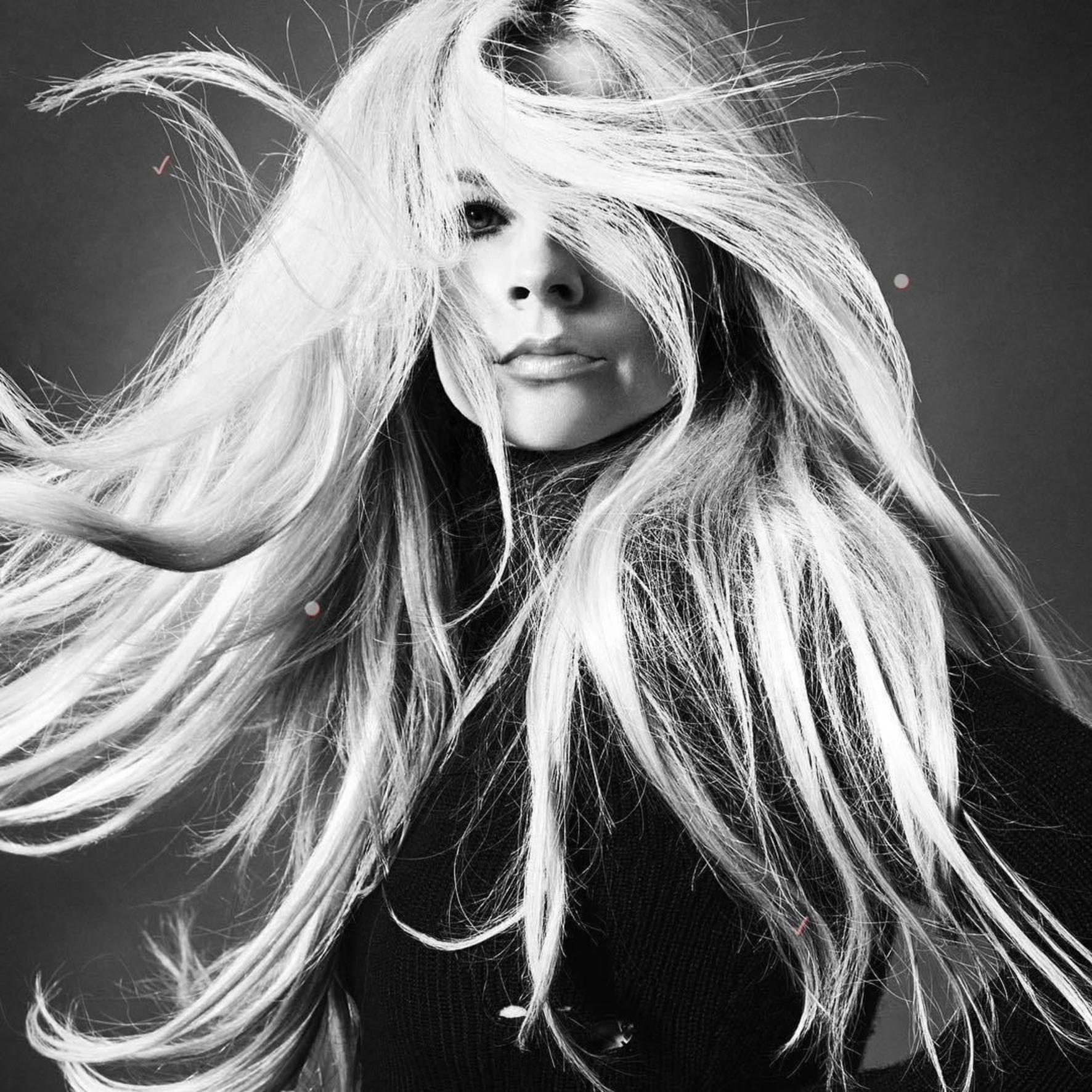 Avril Lavigne a lansat o nouă melodie după cinci ani. Cum arată cântăreața după ce s-a luptat cu boala Lyme