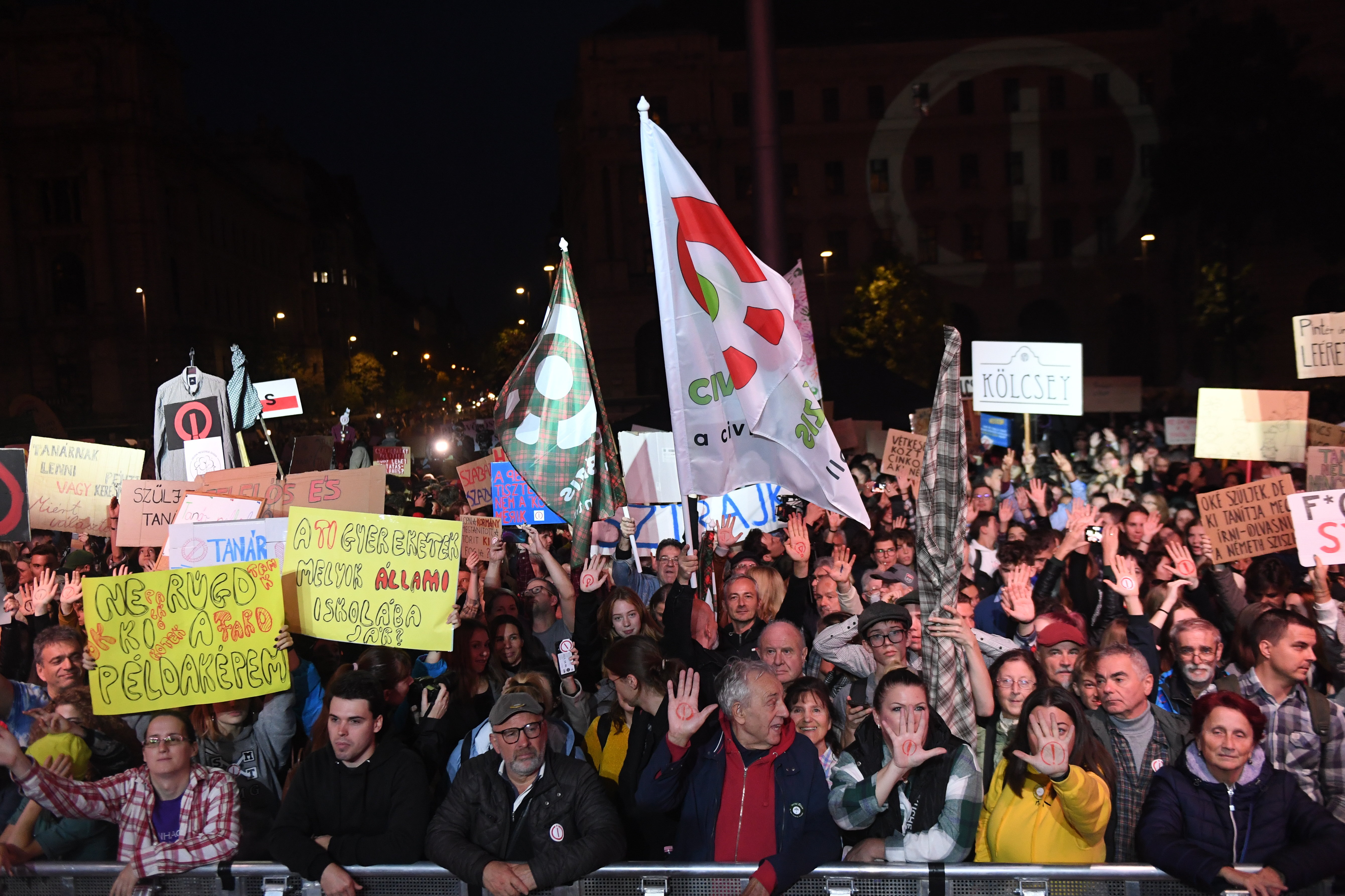 Protest la Budapesta în sprijinul profesorilor. A fost cea mai mare demonstrație antiguvernamentală de când Orban a obținut noul mandat de premier