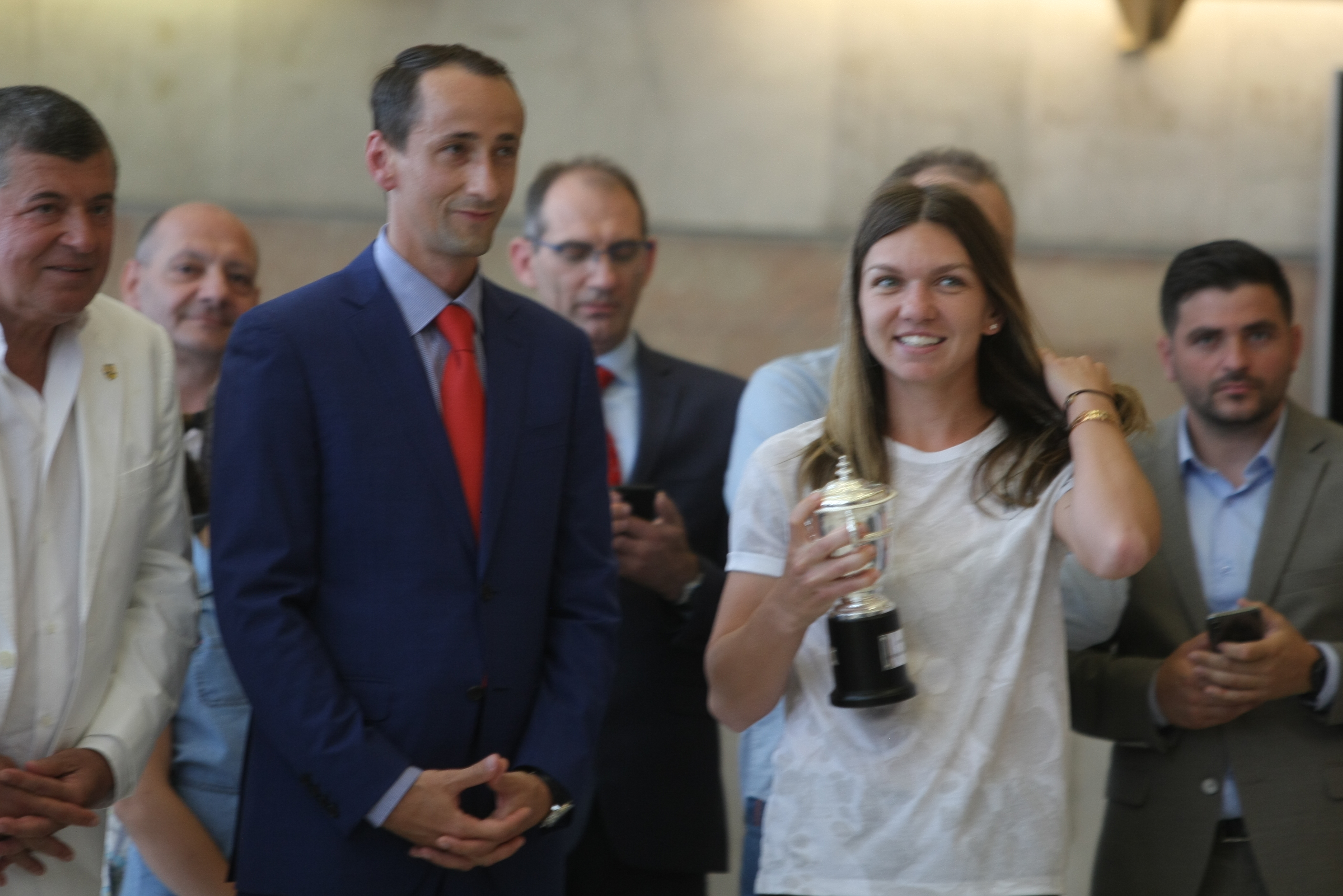 Imagini de la sosirea Simonei Halep în România. Liderul WTA, emoționat de primirea făcută / GALERIE FOTO