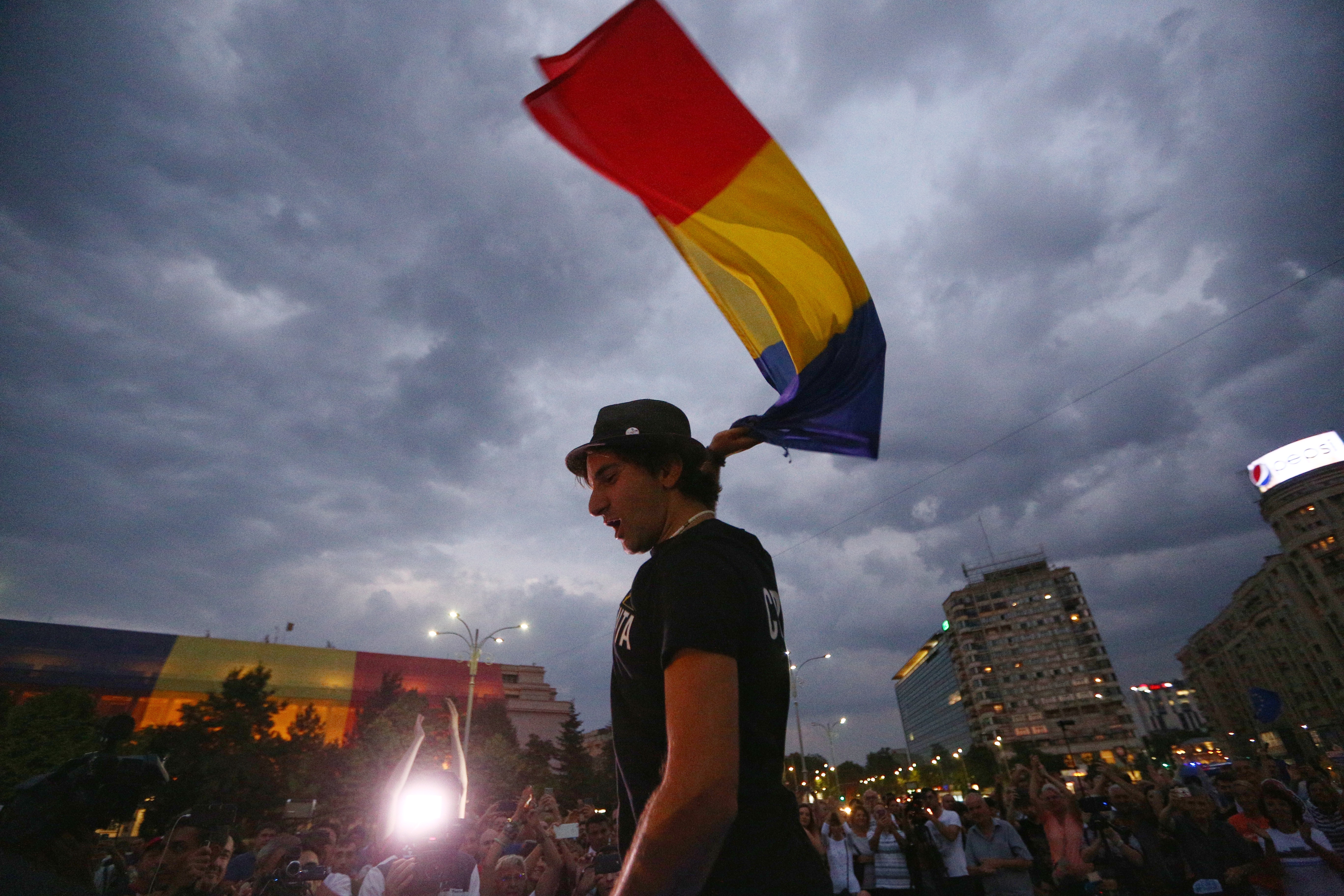 VIDEO/ Protest intitulat „Gust de libertate”, în Piața Victoriei. Moment emoționant oferit de pianistul Davide Martello / GALERIE FOTO
