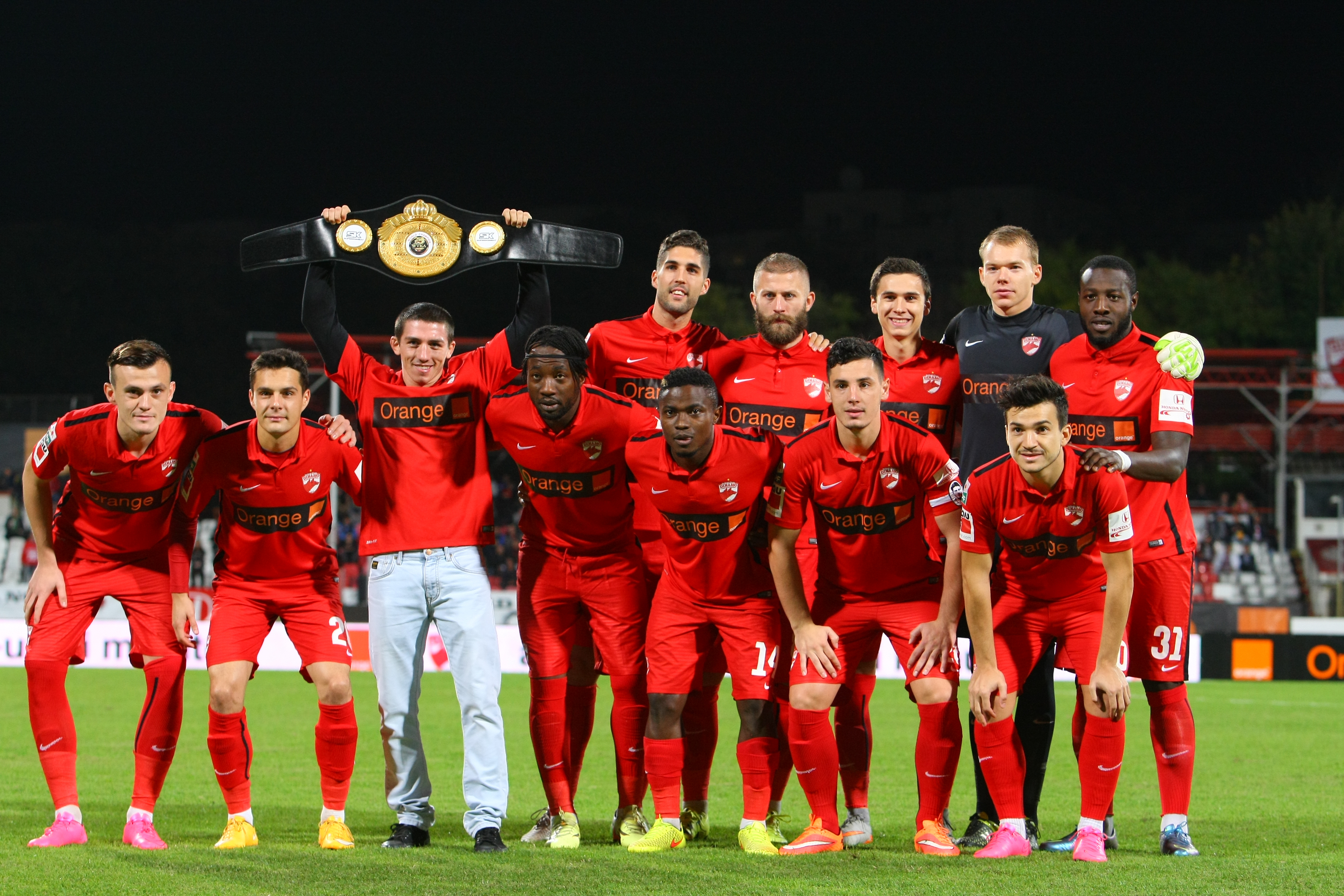 LIGA I LA FOTBAL, etapa a 14-a / Scandal după meciul Dinamo - ASA Tîrgu Mureș 2-1. ^Ardelenii protestează oficial printr-un comunicat în care reclamă un ”fault evident și lipsă de fair-play”! GALERIE FOTO