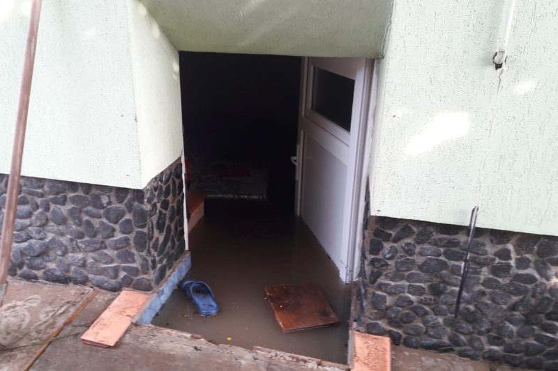 Inundații în Maramureș după ploile torențiale. Șuvoaile au făcut prăpăd și alte județe din țară / FOTO&VIDEO