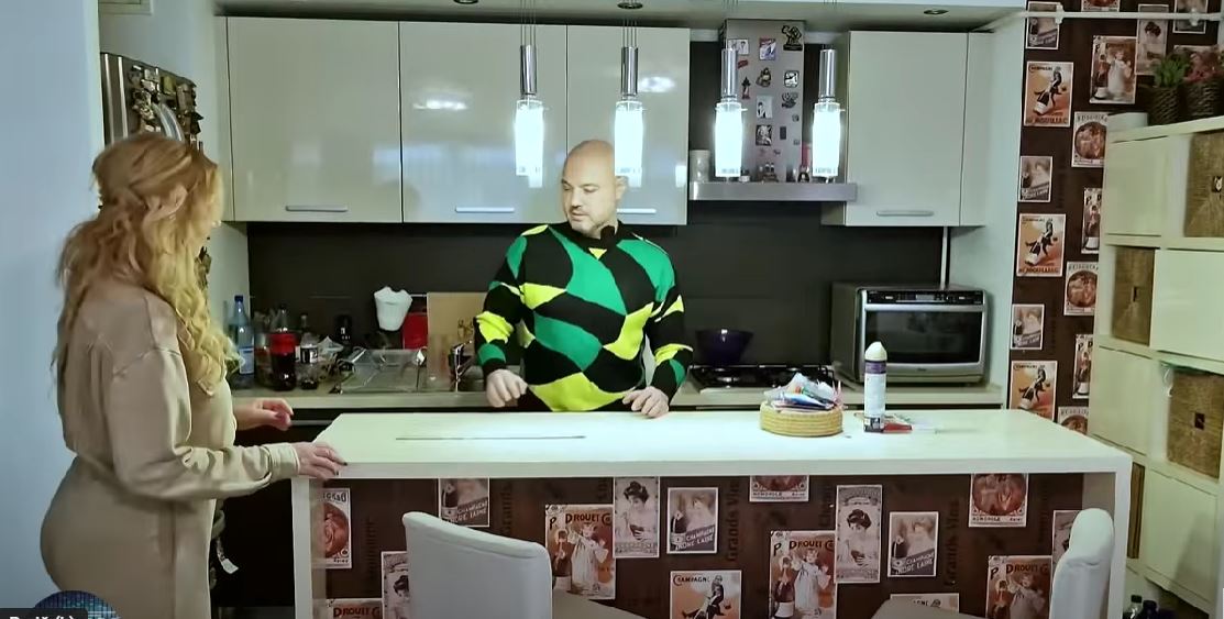 Imagini din apartamentul lui Mihai Mitoșeru: „Arată atât de frumos datorită fostei soții, ea a făcut cam tot în casa asta”