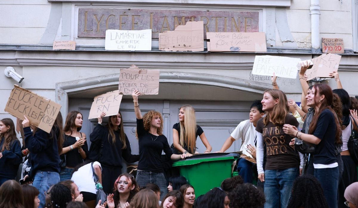 Sute de copii au fost arestați în Franța după ce protestele elevilor au degenerat - 29/30 septembrie 2026