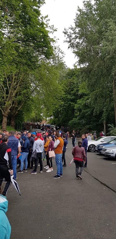 FOTO, VIDEO | Imagini incredibile la Londra: coadă interminabilă la secția de votare din cartierul botezat „Little Romania”! Mobilizare exemplară a diasporei și în Germania, Italia, Olanda și Belgia
