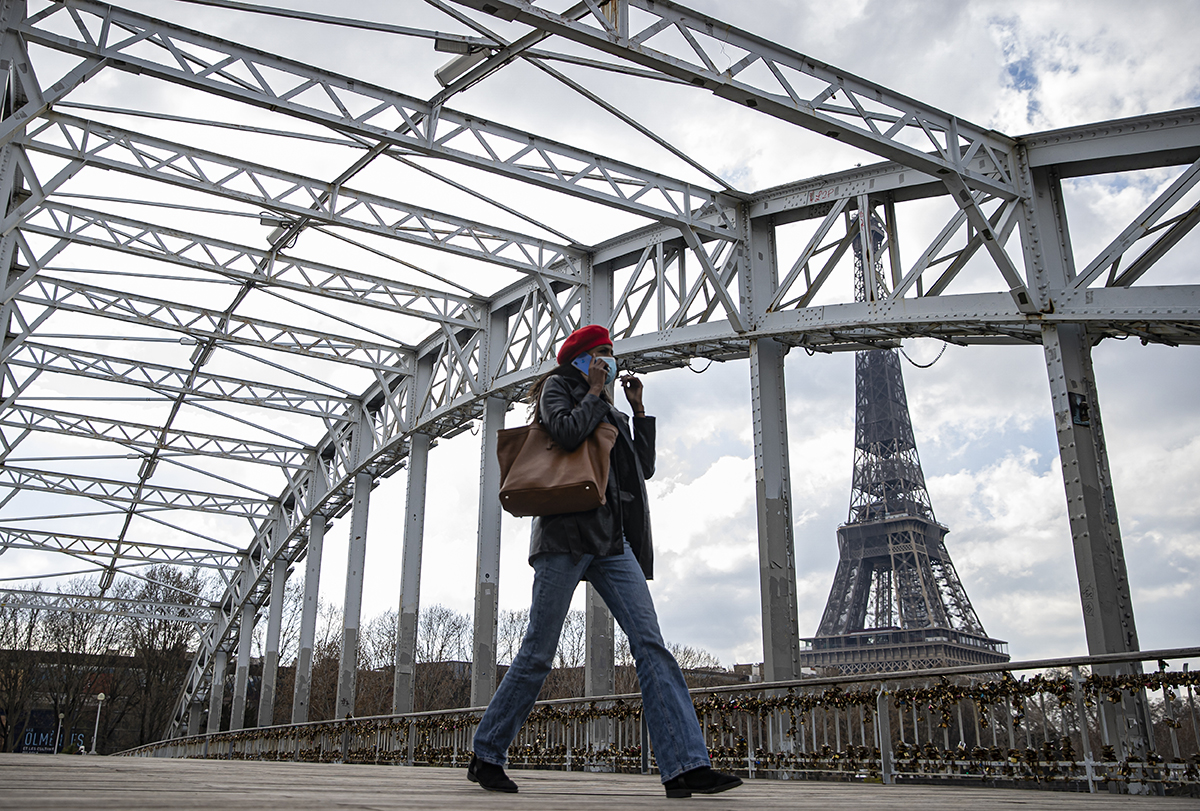 Parisul, dezolant în prima zi de lockdown. Mulți locuitori au părăsit capitala ca să scape de carantină