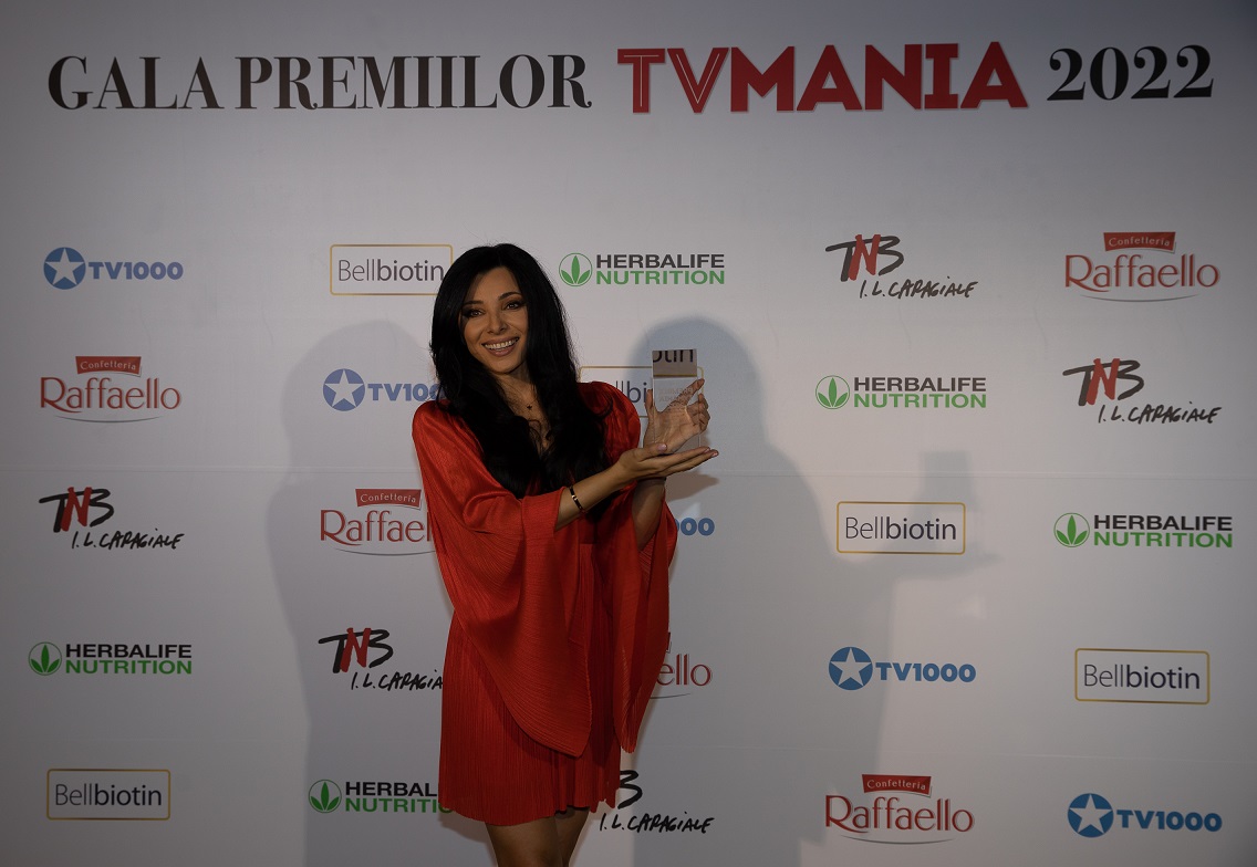 Cum au apărut vedetele Pro TV la Premiile TVMania 2022. Roxana Hulpe, însărcinată în șase luni, a purtat o rochie mulată