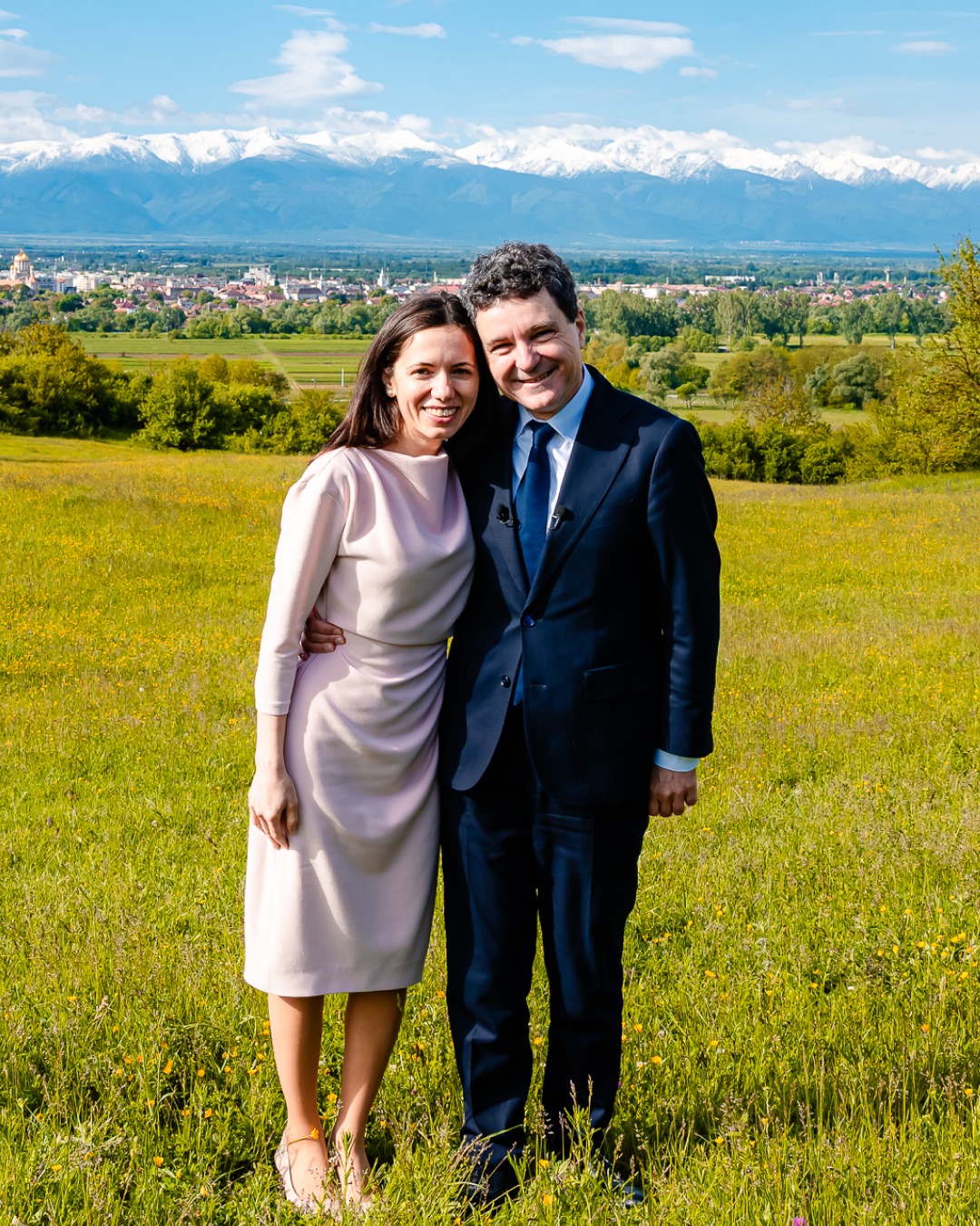 Ce a spus Iulia Albu despre ținuta purtată în ziua votului de Mirabela Grădinaru, partenera lui Nicușor Dan