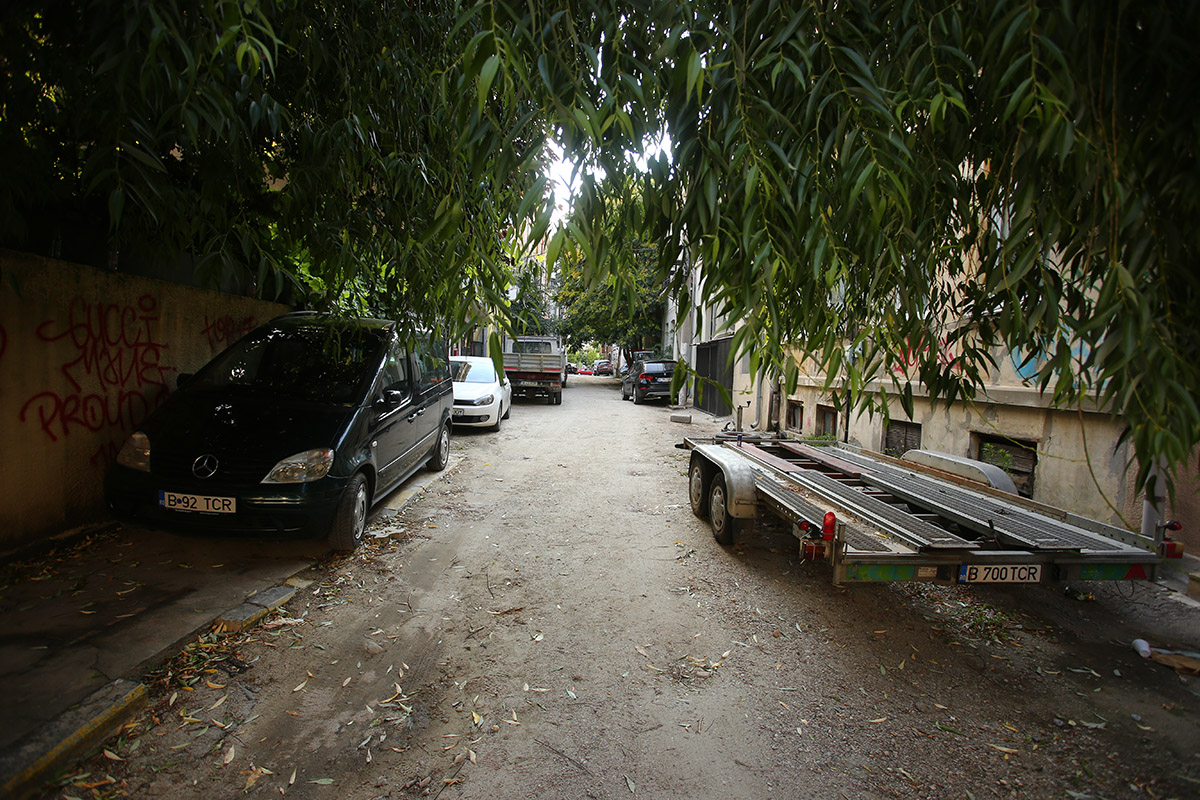 Care sunt cele 60 de străzi din București pe care trebuie să le asfalteze Nicușor Dan