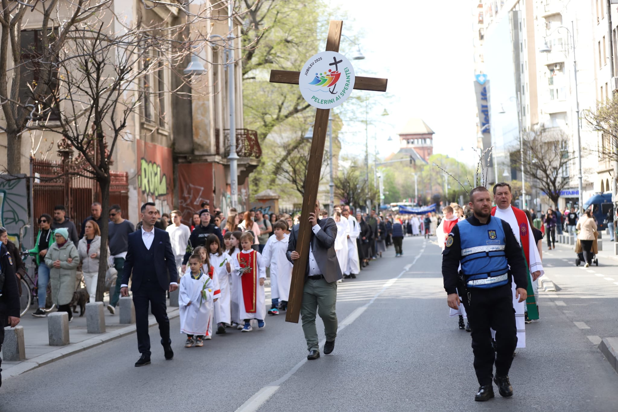 Pelerinajul de Florii, în București: sute de credincioși catolici au participat azi la tradiționala procesiune religioasă