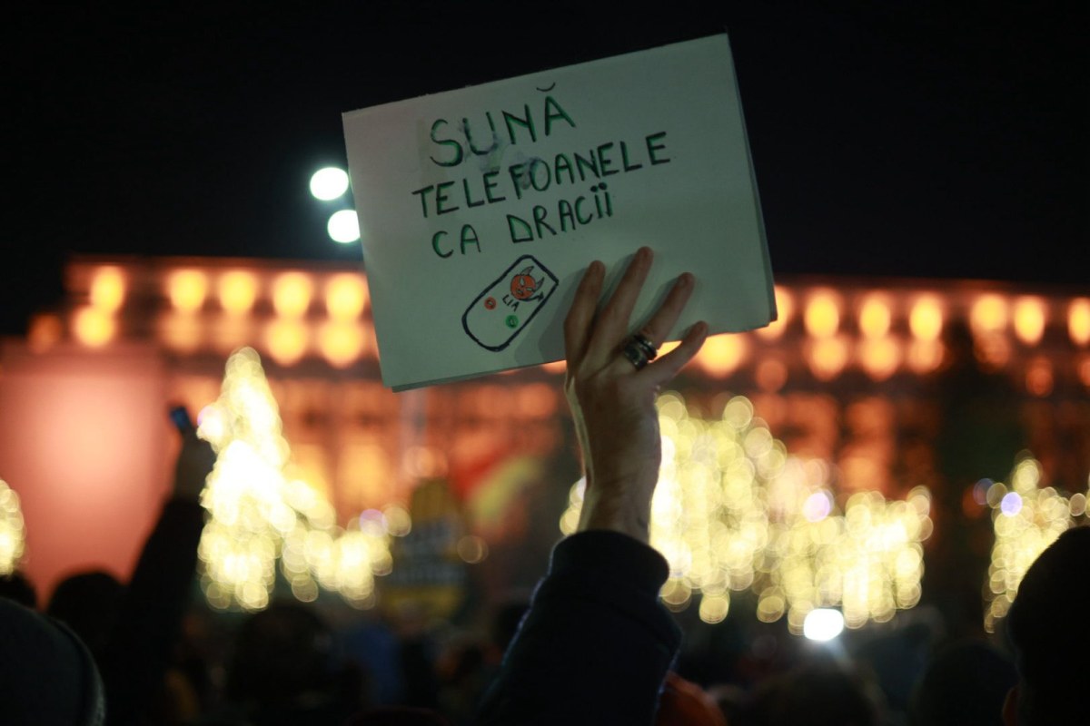 Nou protest în Piața Victoriei din București. Câteva mii de oameni au cerut demisia șefei Curții Supreme, Lia Savonea, pentru neregulile din justiție, în a patra zi consecutivă