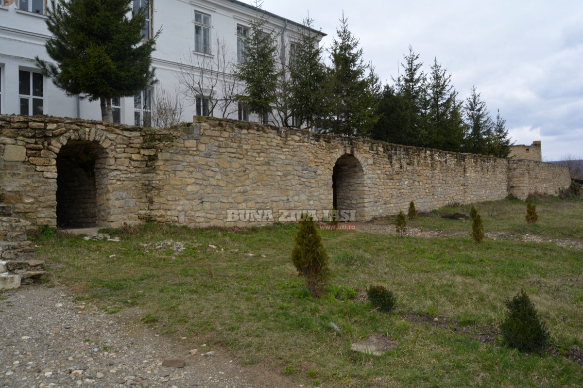 Ce s-a ales de ultima mănăstire a lui Ștefan cel Mare. Nimeni nu își asumă renovarea lăcașului de cult | FOTO