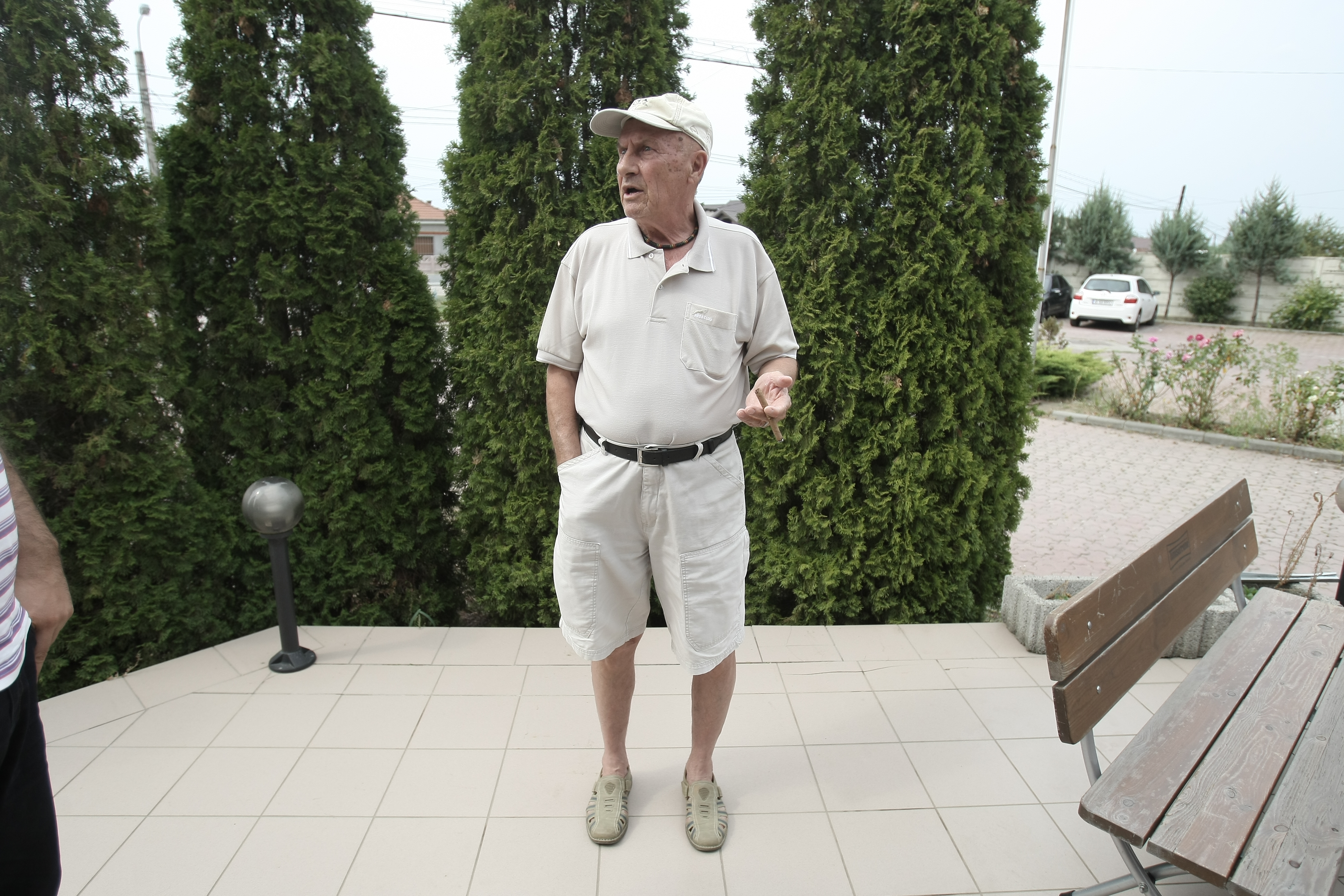 Reportaj la Satu Mare, acasă la Iosif Vigu. La 70 de ani, arată de 55: ”Fumez ca nebunul!”. Ar da buzna peste domnu′ Dan! VIDEO