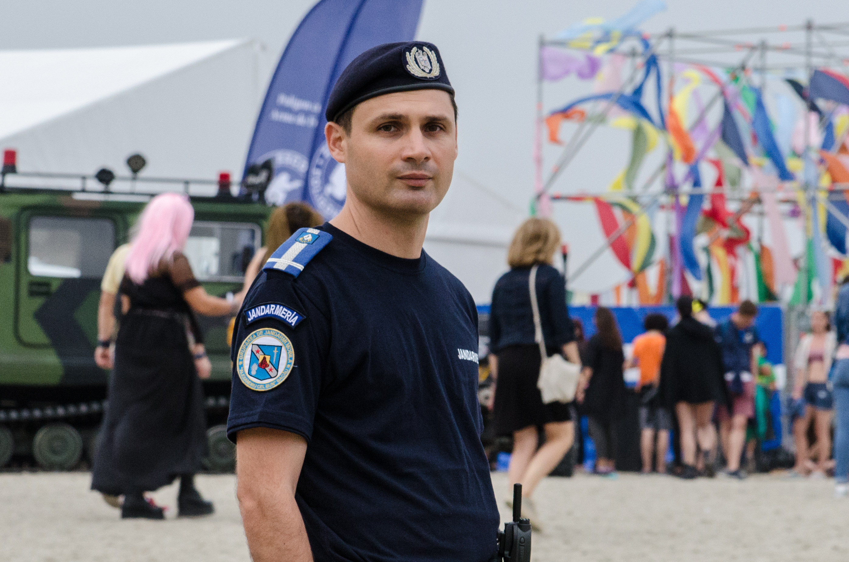 REPORTAJ / Viață de jandarm: maiorul Tiberiu Baciu a instruit polițiștii afgani, a ajutat la inundații și a asigurat ordinea la Neversea