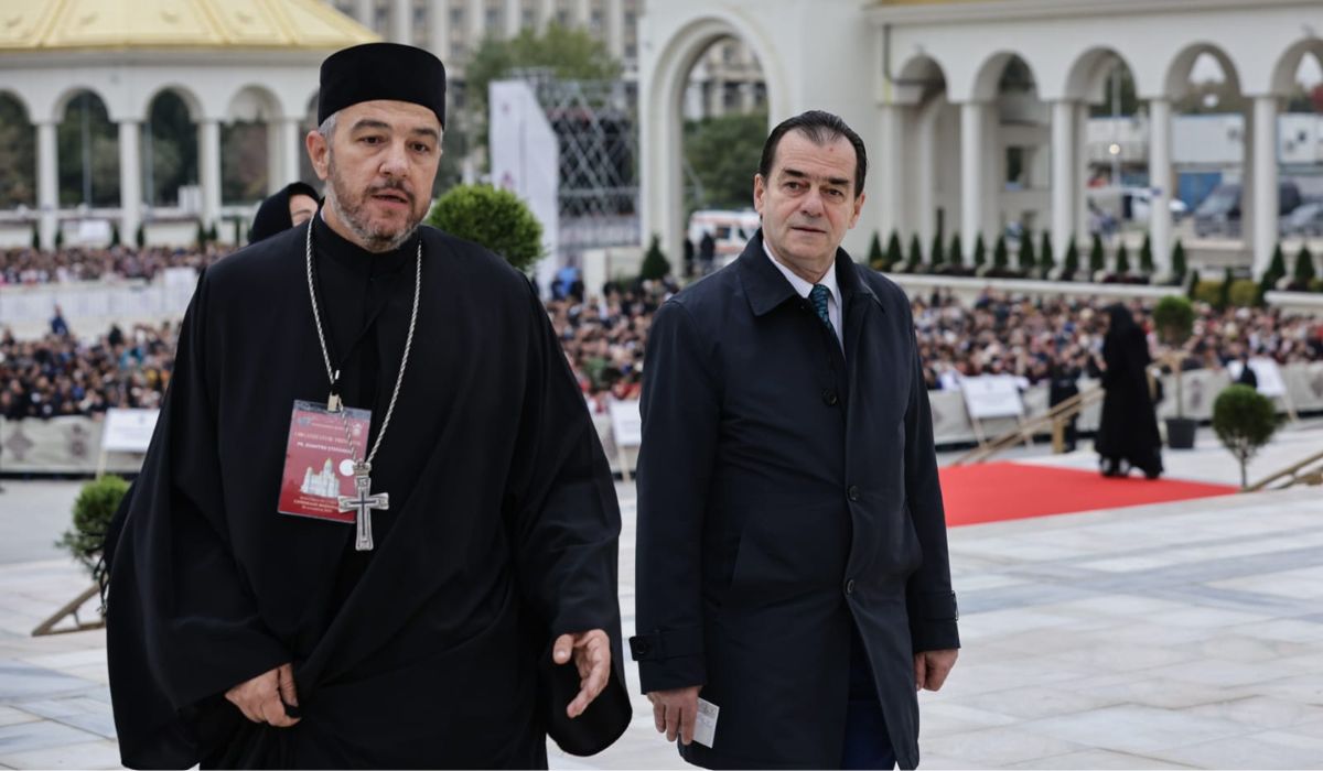 Ceremonia de sfințire a picturii Catedralei Mântuirii Neamului. Peste 12.500 de oameni, printre care Nicușor Dan, Ilie Bolojan, Traian Băsescu și Emil Constantinescu, au fost martori la citirea actului de sfințire