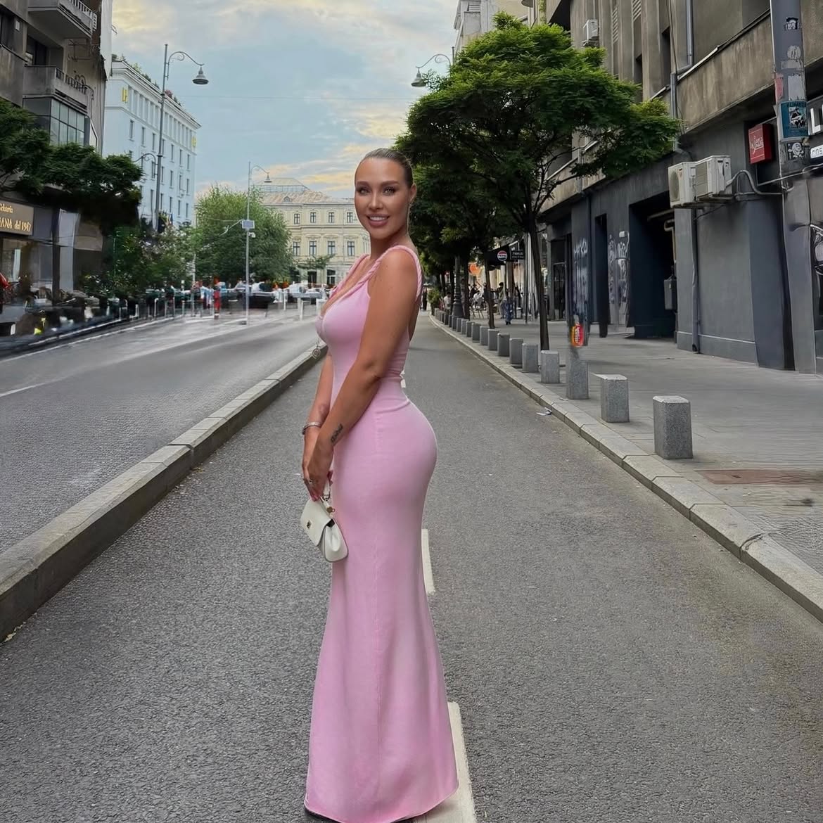 Vedeta din România care a terminat a treia facultate la 38 de ani: „Prefer să învăț, decât să fac influencereală”