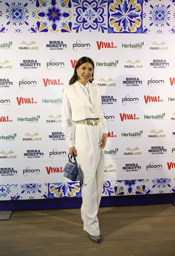 Cum s-au îmbrăcat vedetele la VIVA! Influencers Party 2024. Elena Gheorghe a făcut furori într-o rochie mini, iar Laura Cosoi într-una transparentă