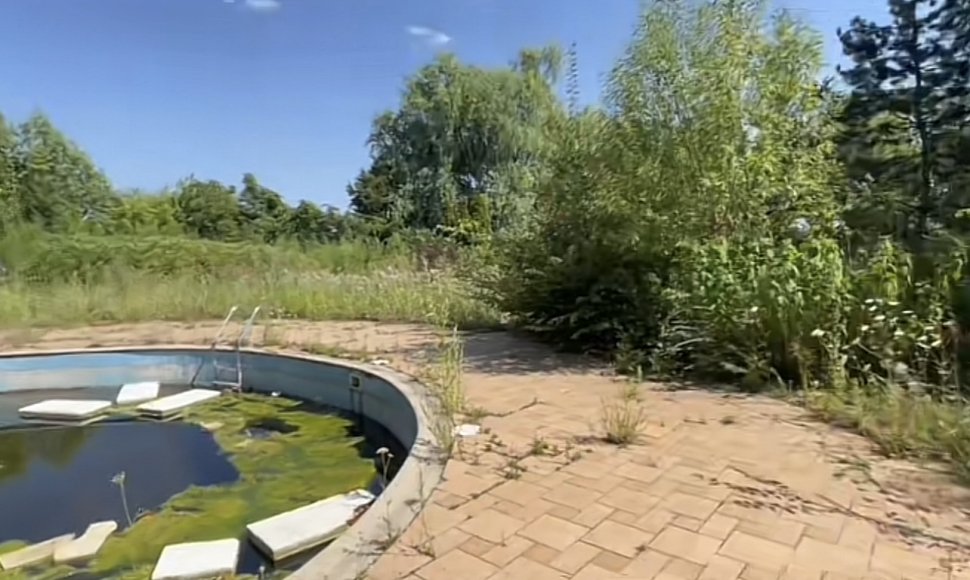 Imagini din interiorul vilei din Izvorani a lui Irinel Columbeanu. Imobilul a ars complet, dar pozele cu fiica lui nu au fost atinse de flăcări