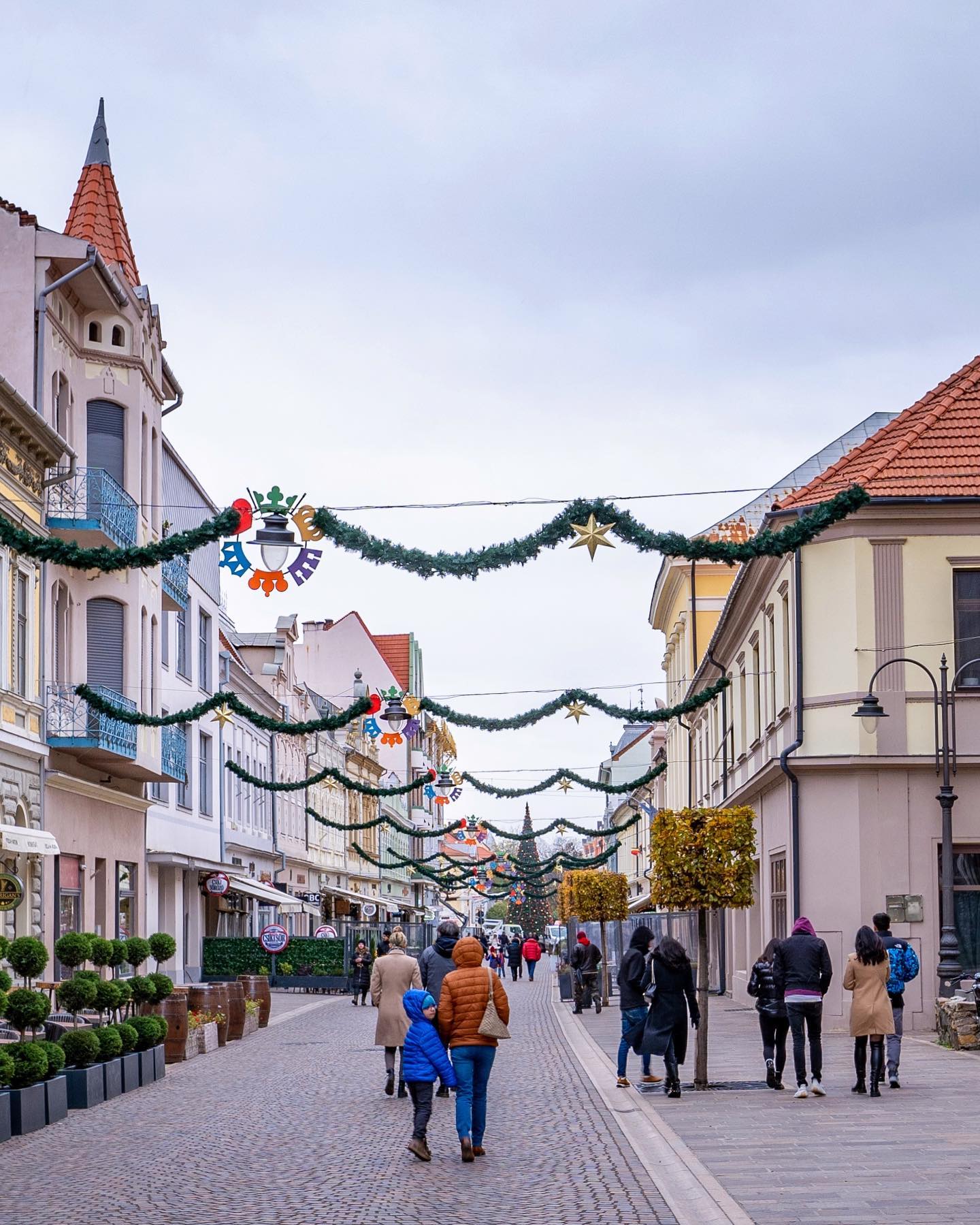 Târgul de Crăciun Oradea 2024. O zonă specială pentru food truck și 31 de căsuțe cu obiecte de cult, lemn, lut și ceramică