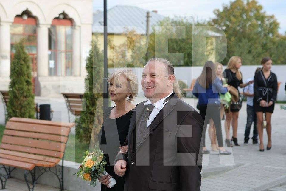 FOTO EXCLUSIV | Vali Crăciunescu, mire. Cum au arătat artistul și soția sa în ziua nunții
