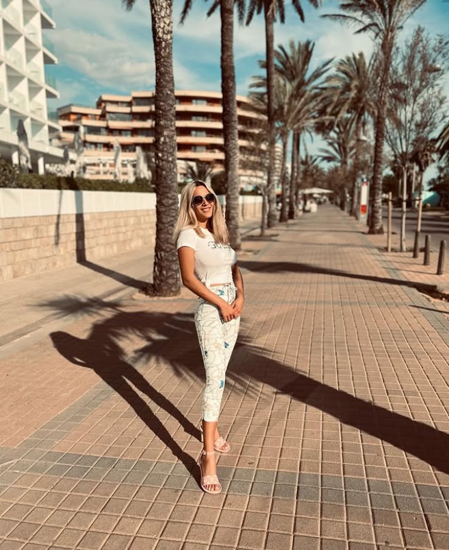 Cum arăta ispita Andreea Aurică - Andrușca de la Insula Iubirii 2025 înainte să își pună implant fesier. Operația estetică nu a făcut-o în România
