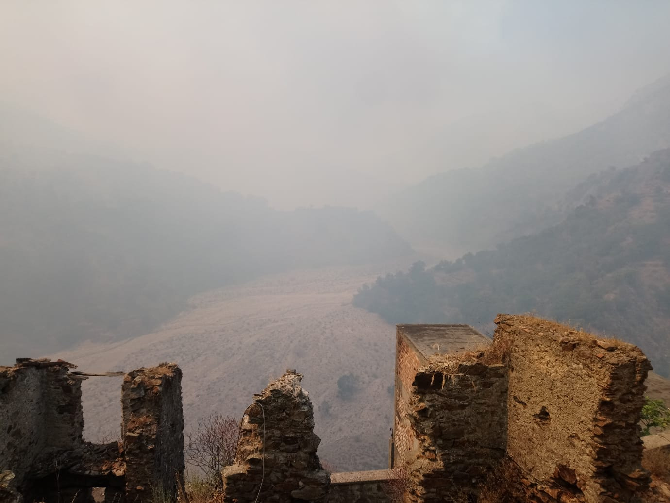 Incendiile puternice continuă în sudul Italiei. Temperaturi de peste 40 de grade, așteptate în următoarele zile