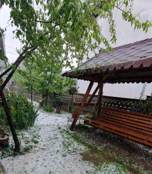 Ploi cu grindină în mai multe județe. Care sunt zonele afectate și imagini cu urmările furtunilor - VIDEO