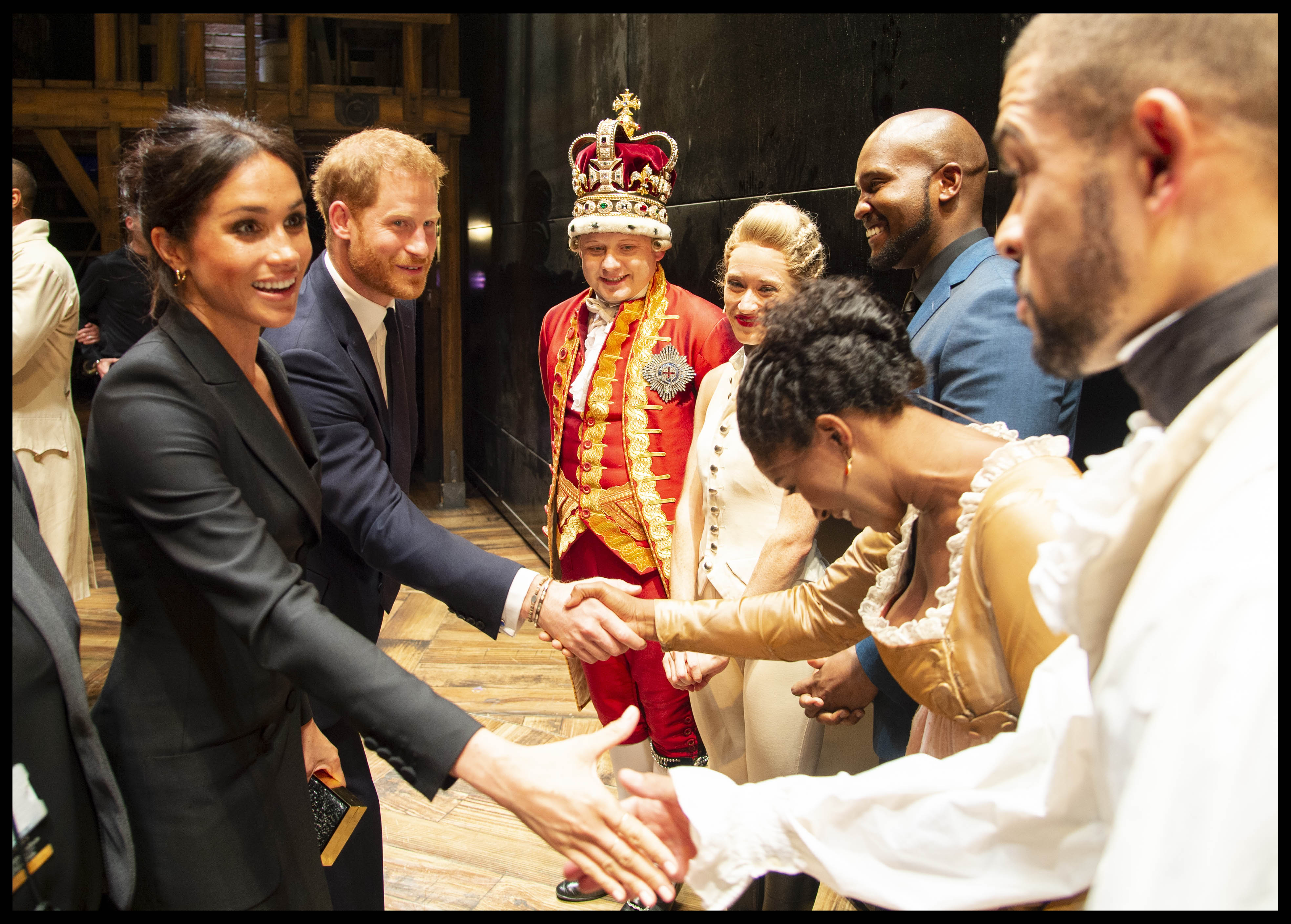 FOTO | Meghan Markle, apariţie de senzaţie într-o rochie tuxedo mini