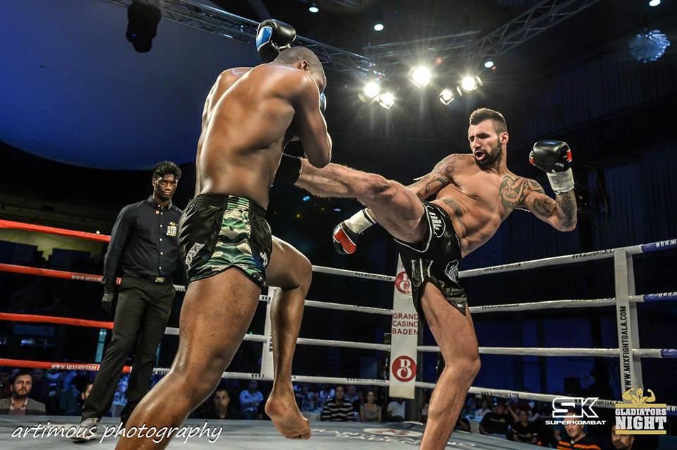 în Elveția, Bogdan Stoica l-a învins pe Horace "Boy Boy" Martin și a devenit challenger la titlul mondial. Victorie în runda a doua, prin TKO / GALERIE FOTO
