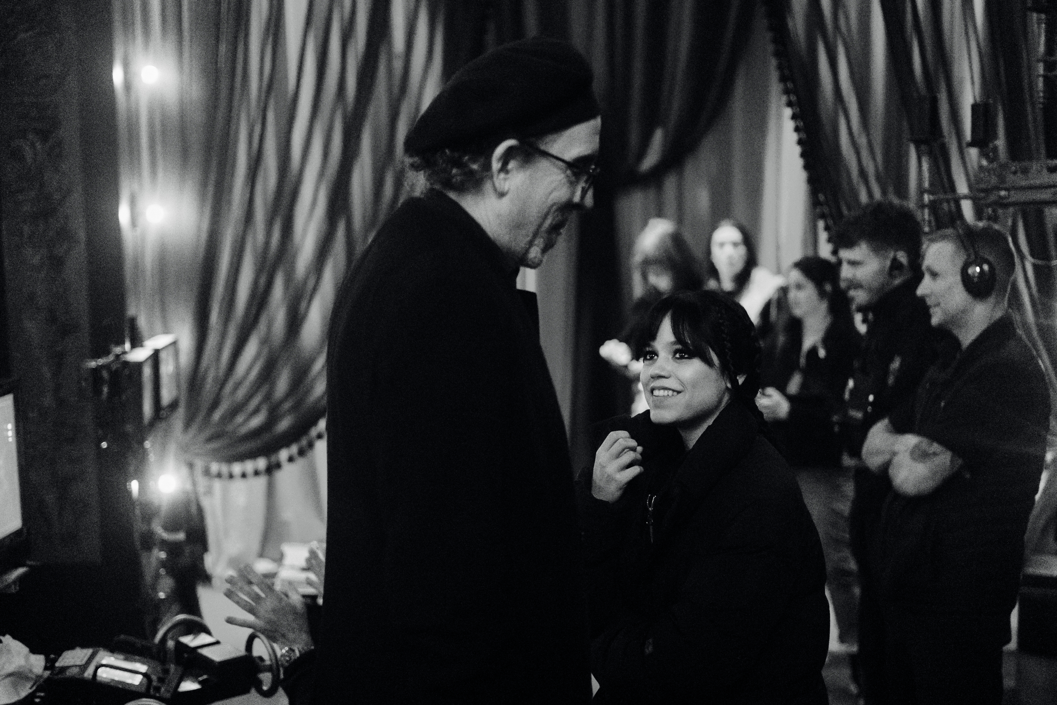 Tim Burton, despre schimbările din sezonul 2 al serialului Wednesday. Cum a fost să filmeze în Irlanda, după ce a renunțat la România