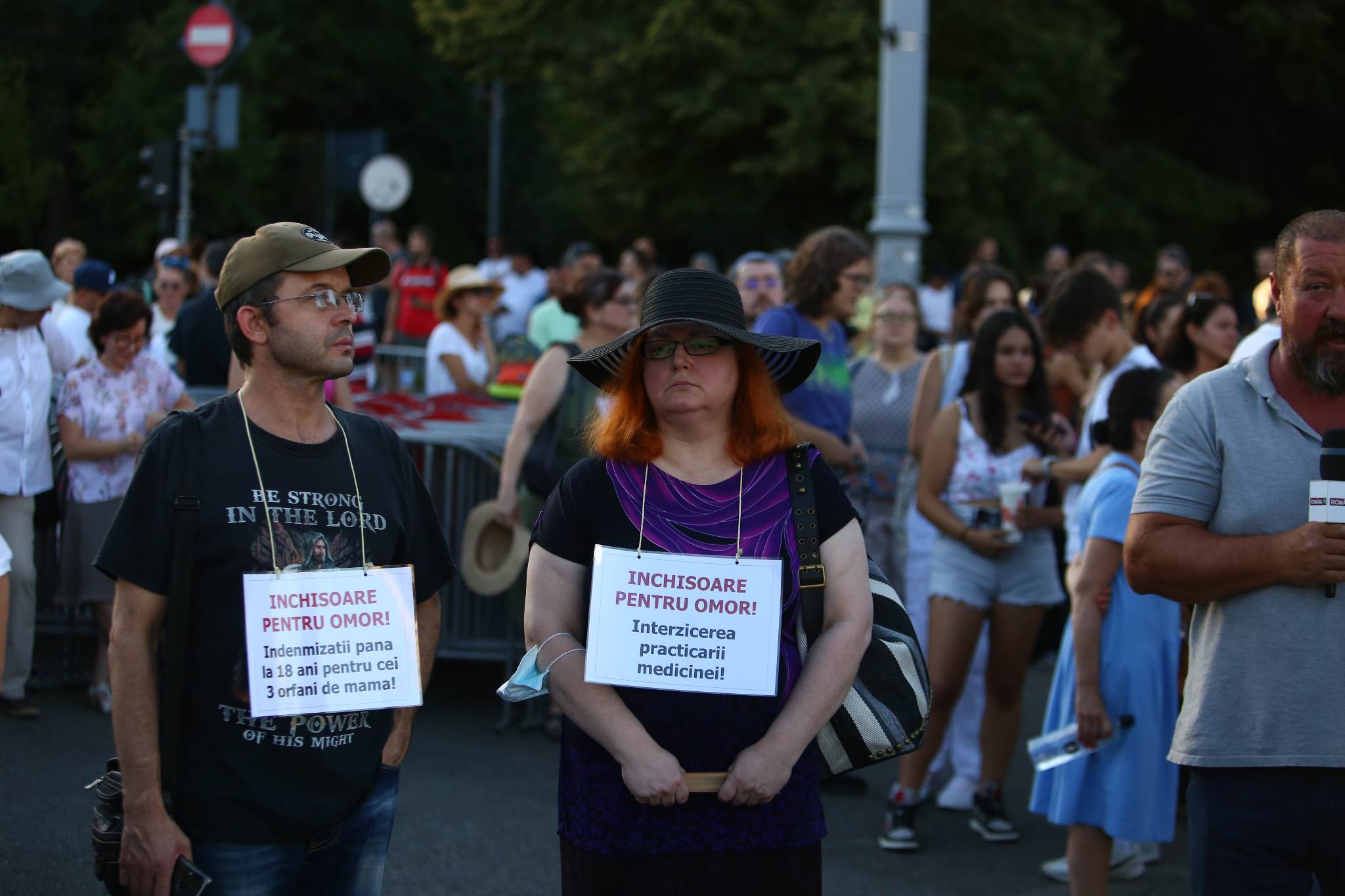 „Sistemul nu ne poate anestezia pe toți”. Protest în Piața Victoriei pentru Alexandra Ivanov, gravida care a murit la Spitalul Botoșani