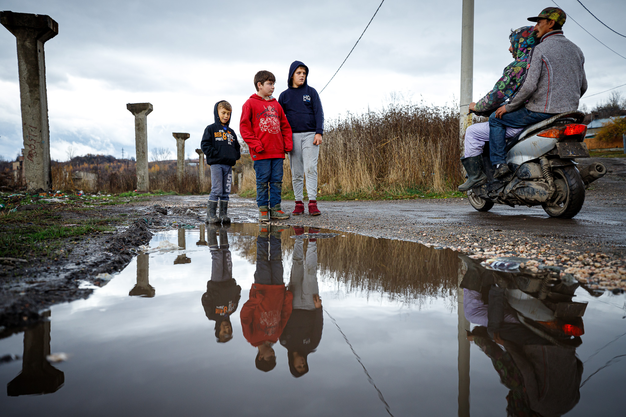 Colonia Bosnia, Petroșani. În cea mai săracă zonă din Valea Jiului, oamenii cer un singur lucru de la conducători: „Să ne dea și nouă pubele!”﻿