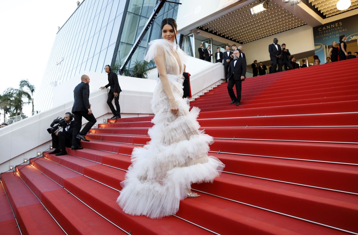 GALERIE FOTO| Forbes: Kendall Jenner este și în 2018 cel mai bine plătit model din lume. Câștigă aproape 2 milioane de dolari pe lună!
