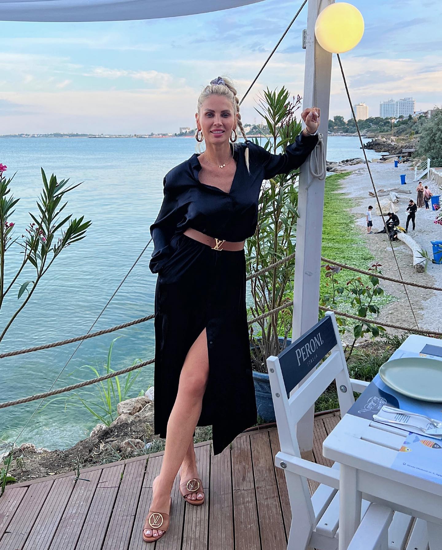 Andreea Bănică reacționează după ce a fost criticată că nu primește animale de companie la hotelul de la mare: „Vor simți că intră într-o cocină”
