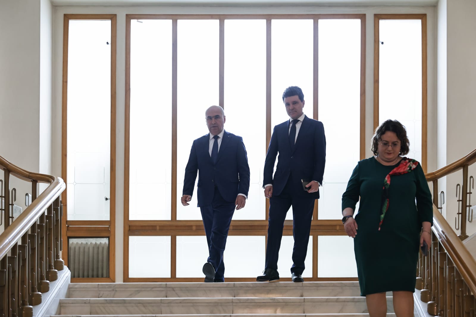 Oamenii președintelui Dan, noile mutări politice și debutul negocierilor pentru guvern. Prima predare simbolică a puterii | Reportaj