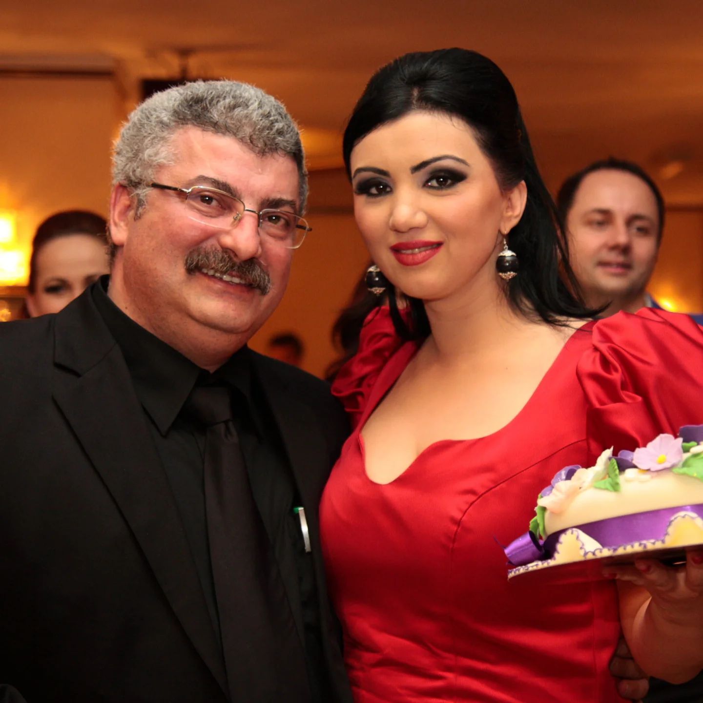 Adriana Bahmuțeanu a revenit în fața instanței la un nou termen cu băieții cei mari ai lui Silviu Prigoană. Vedeta încearcă să își recupereze copiii. „Să le ia averea”