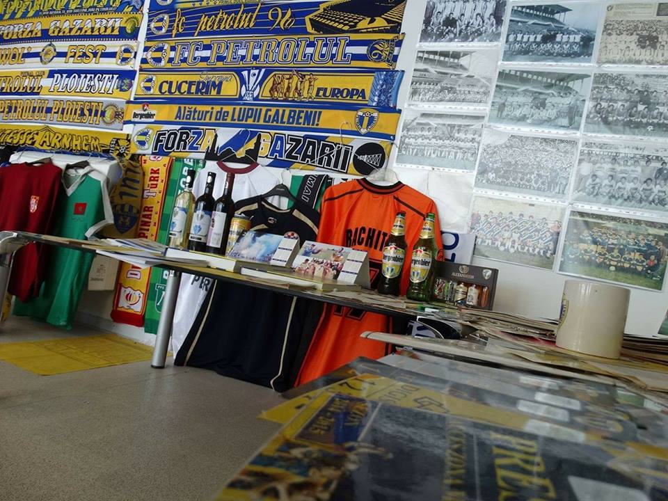 Petrolul Ploiești și Școala Altfel. ”Lupii” i-au primit pe ”Ilie Oană” pe elevii de la Liceul ”Victor Slăvescu” | FOTO