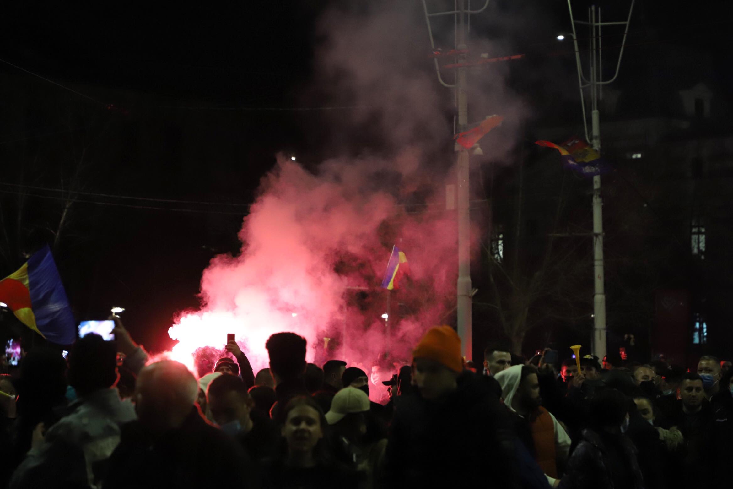 Protestul anti-restricții din Capitală, încheiat cu violențe și arestări. Manifestații și în alte orașe din țară