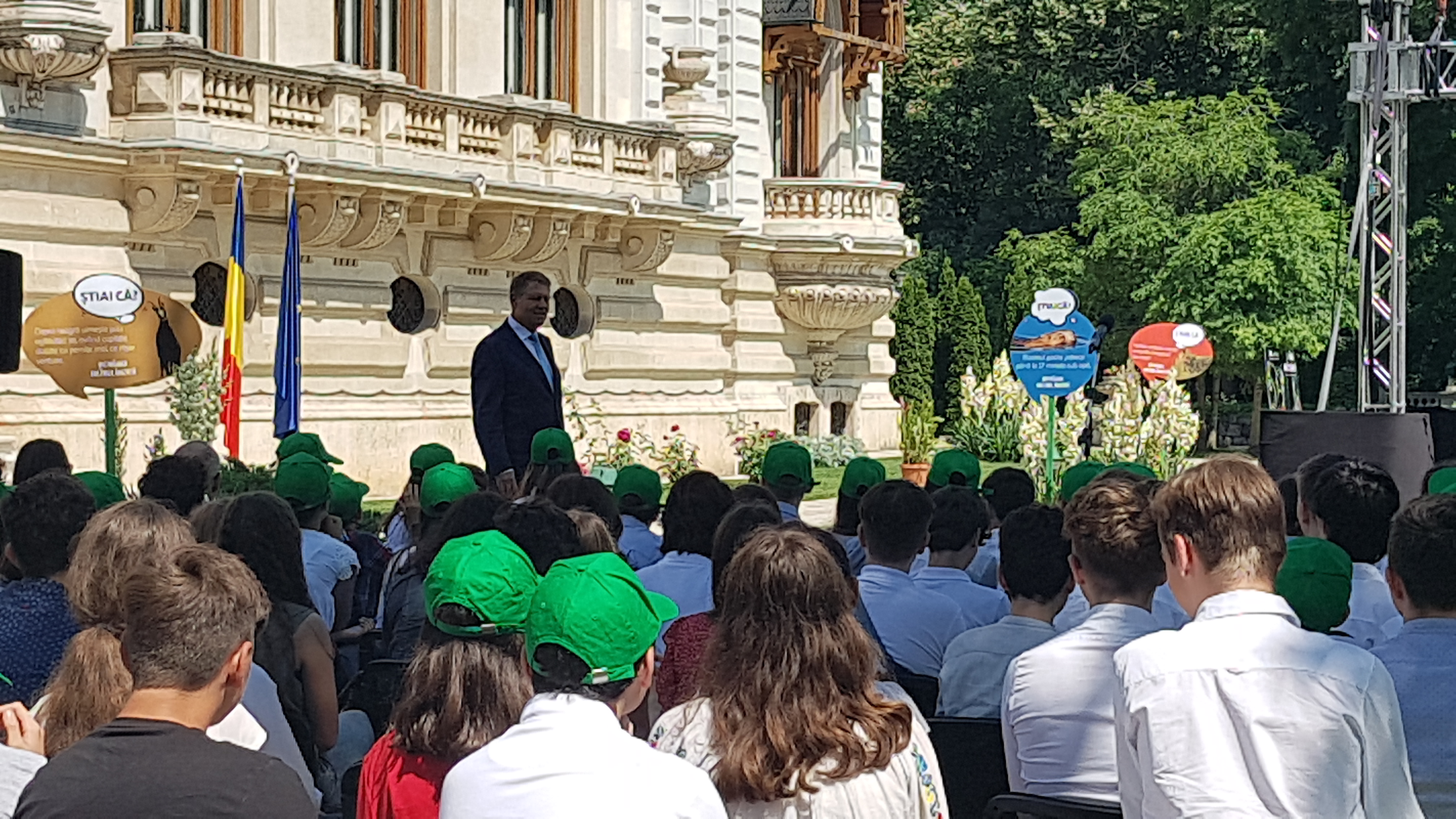 Președintele Iohannis a invitat elevii la Palatul Cotroceni, de Ziua Mediului; Au vizionat ”România Neîmblânzită” și au vorbit despre animale (FOTO)