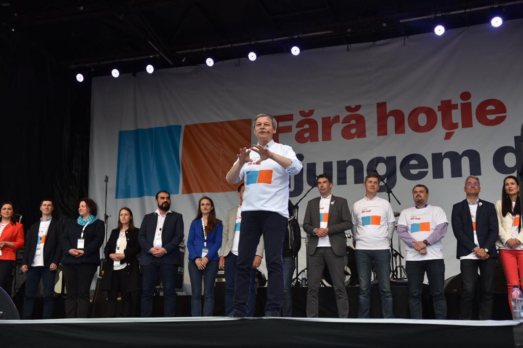 VIDEO | Primul miting al Alianţei 2020 USR-PLUS, la Cluj-Napoca. Cioloş: "Trebuie să ne debarasăm de prostie, de hoţie şi de sărăcie"