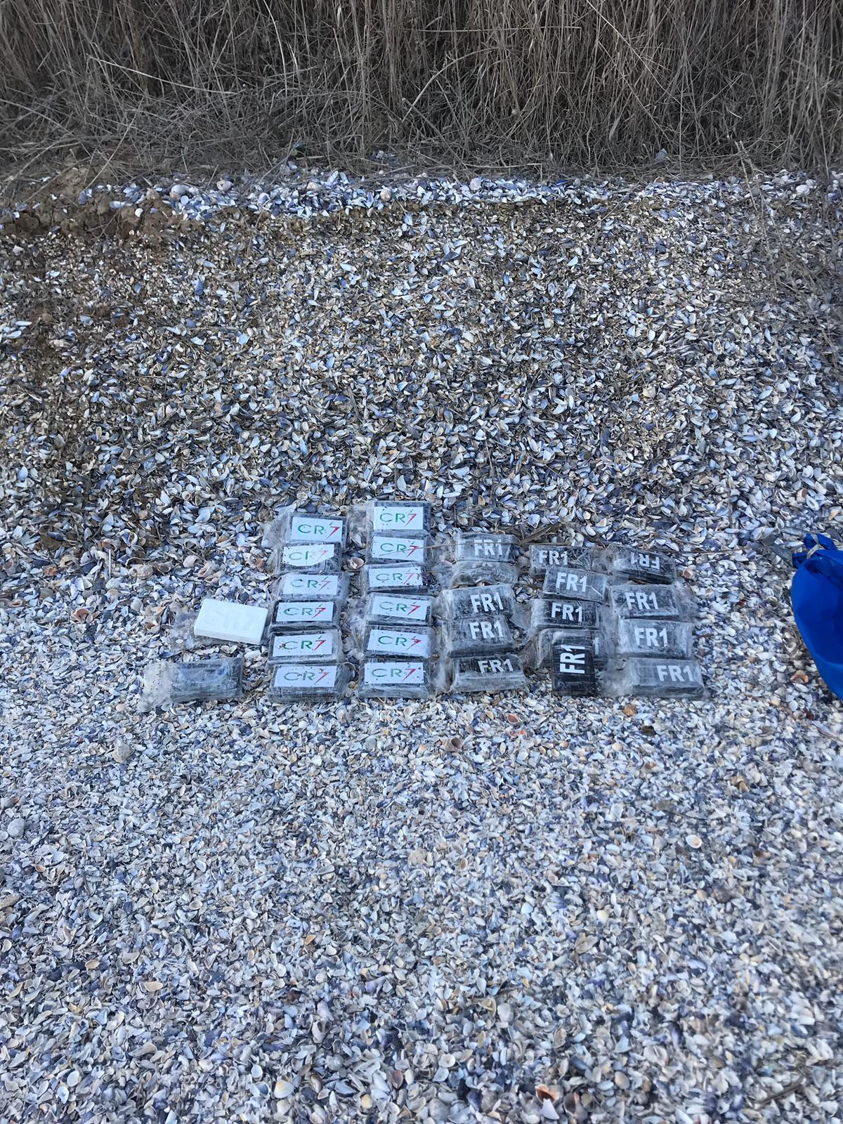 UPDATE | Alte 12 pachete cu cocaină pură ridicate de pe plaje, duminică! Poliția e în alertă pe tot litoralul