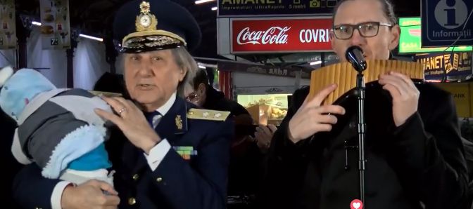 VIDEO & FOTO / Flash mob în Gara de Nord! Ai LIBERTATEA să te prinzi în HORA UNIRII cu Nicolae Voiculeț, Mirela Vaida și Ilie Năstase în Gara de Nord!