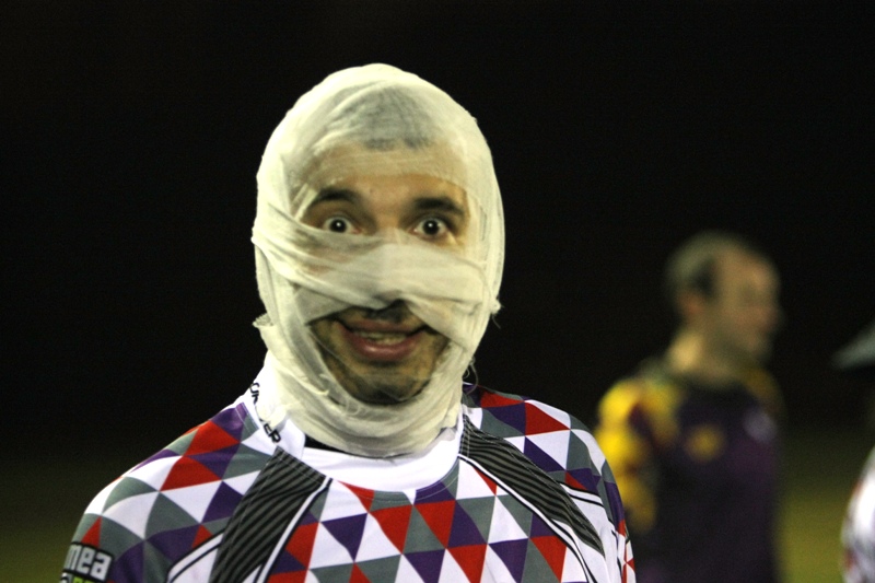 FOTO / Meci de groază la ”Arcul de Triumf”! Arlechinii şi Rebelii au jucat rugby-fotbal american