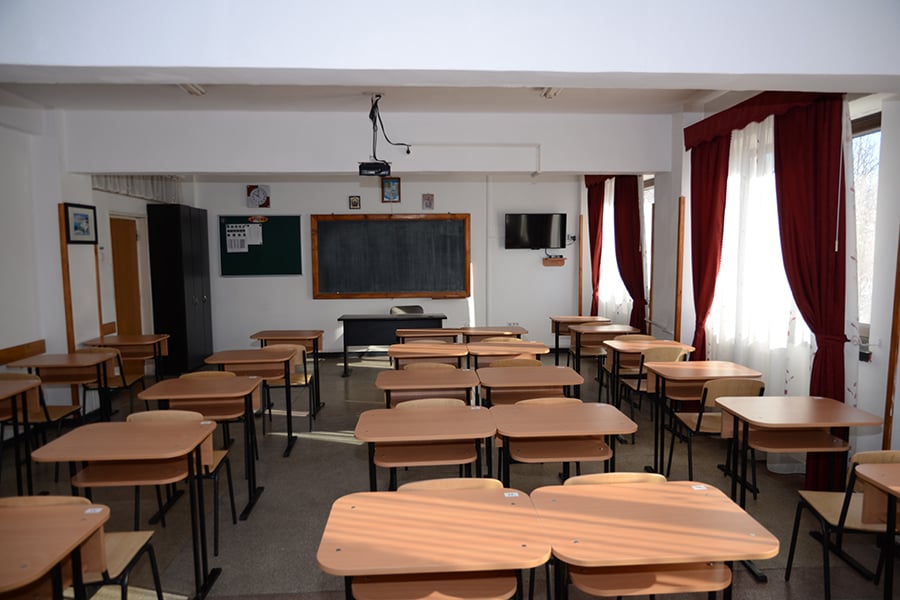 Școala de Pompieri din Boldești cumpără mâncare în valoare de 350.000 de euro. Lista include 98 de loturi, printre care și 190.755 de ouă