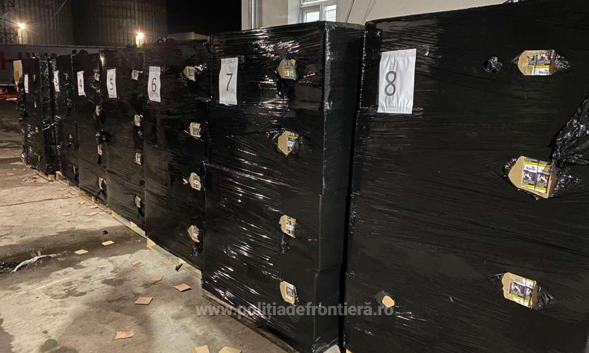Ţigări de contrabandă de 1,5 milioane de euro, găsite în Vama Bechet, ascunse într-un camion care transporta produse de igienă