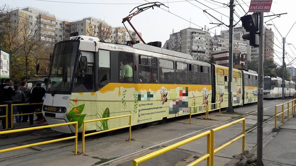 Linia 41, blocată în zona Lujerului, din cauza unui accident auto. RATB introduce o linie navetă de autobuze (FOTO)