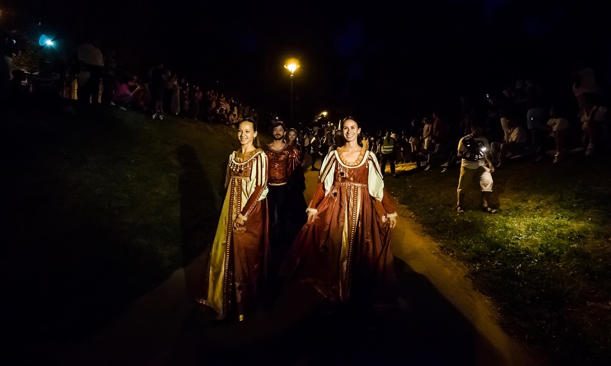 Atmosferă de poveste la Festivalul Medieval din Sibiu 2017. Cavaleri, domnițe și rock medieval în Piața Mare