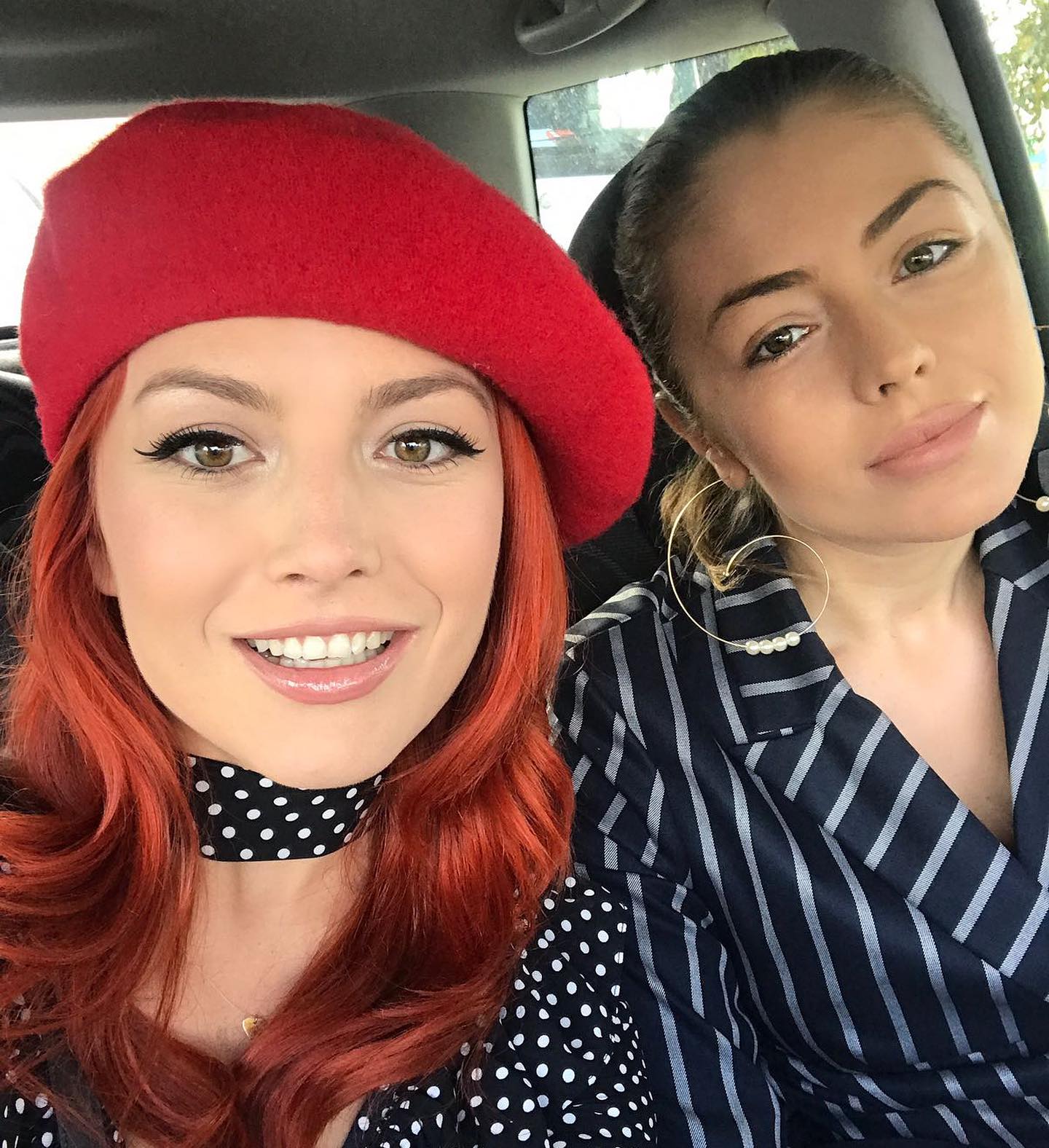 Elena Gheorghe și sora ei, Ana Pîrvulescu, amintiri din copilărie: „Mama ne îmbrăca la fel, iar noi suntem total diferite”
